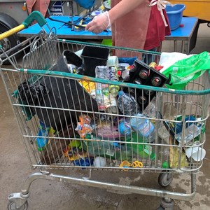Image: Plastic rubbish in a shopping trolley