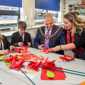 Children make poppies