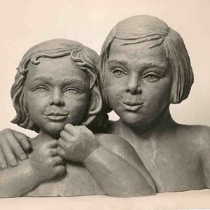 Statue of sisters, Sonja and Lindy by Margarete Klopfleisch