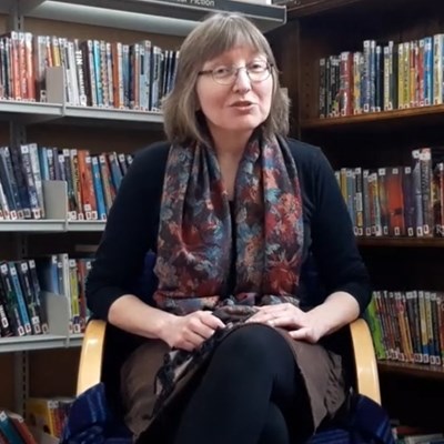 Image shows Leicester Libraries storyteller Sandy Gibbons