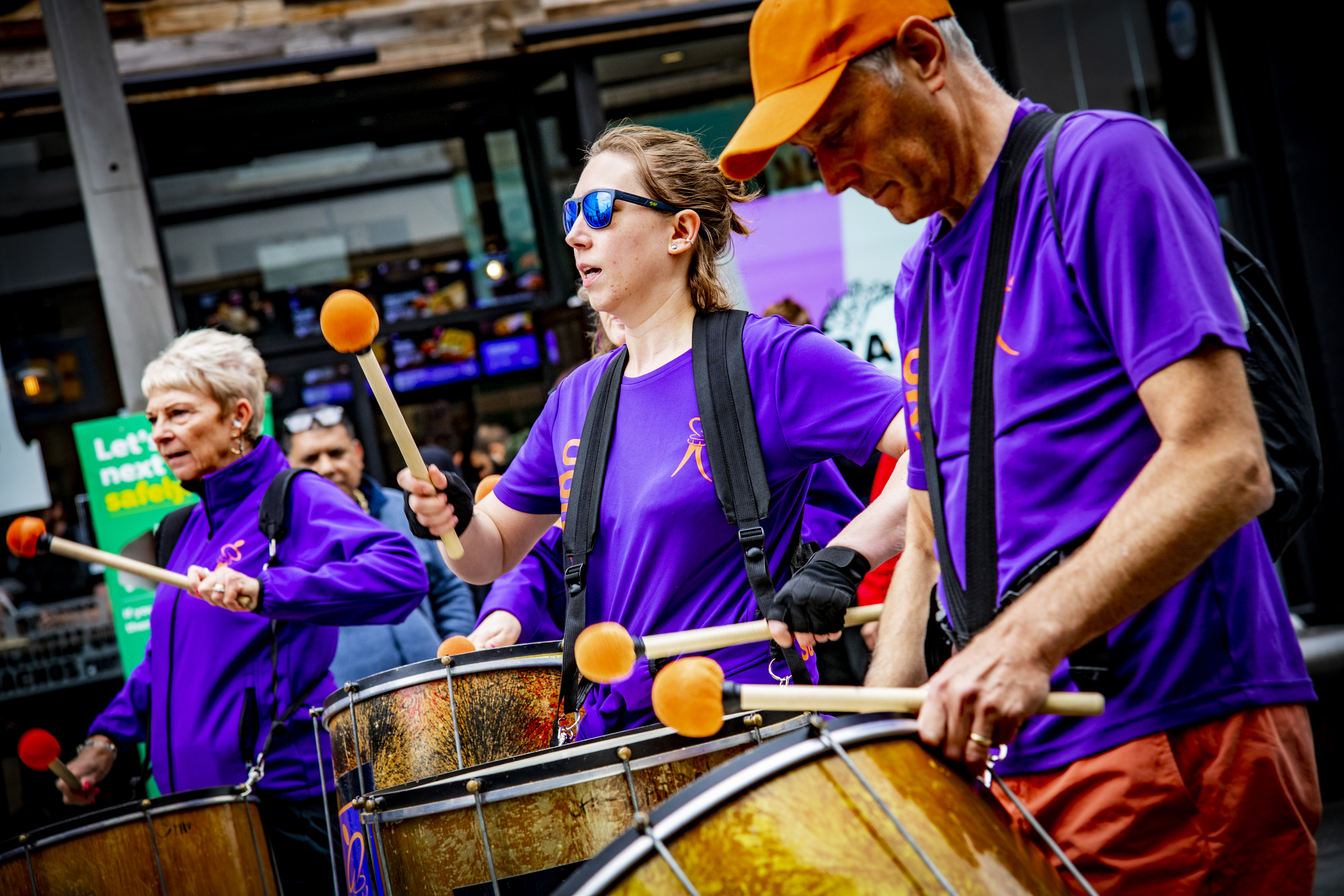Performers from Sambando