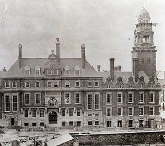 Archive image of Leicester Town Hall