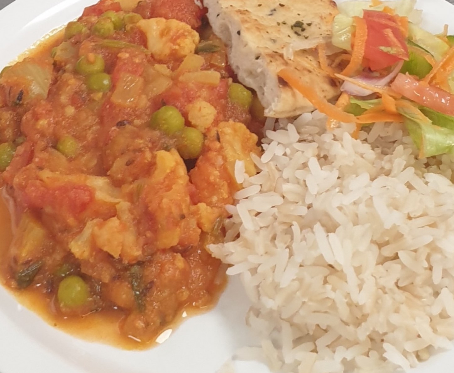 Planet-friendly cauliflower, pea and potato curry