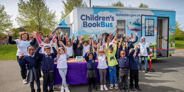 Children at Braunstone Community Primary celebrate the arrival of the new BookBus