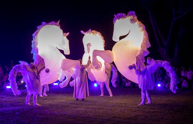 The ‘FierS à Cheval’ spectacular by French street theatre artists, La Compagnie des Quidams. Photo credit: G. Charlier