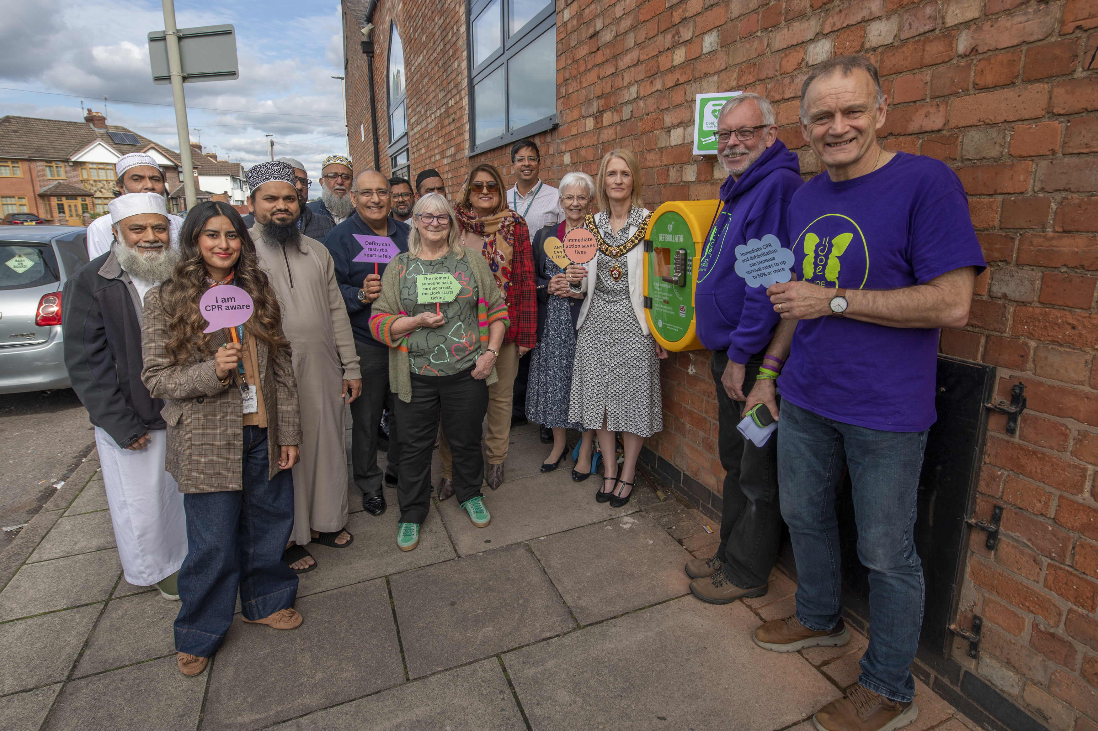 Local community members, JHMT, Cllr Dempster and the Lord Mayor at the installation of a new defib in Kitchener Road in Leicester