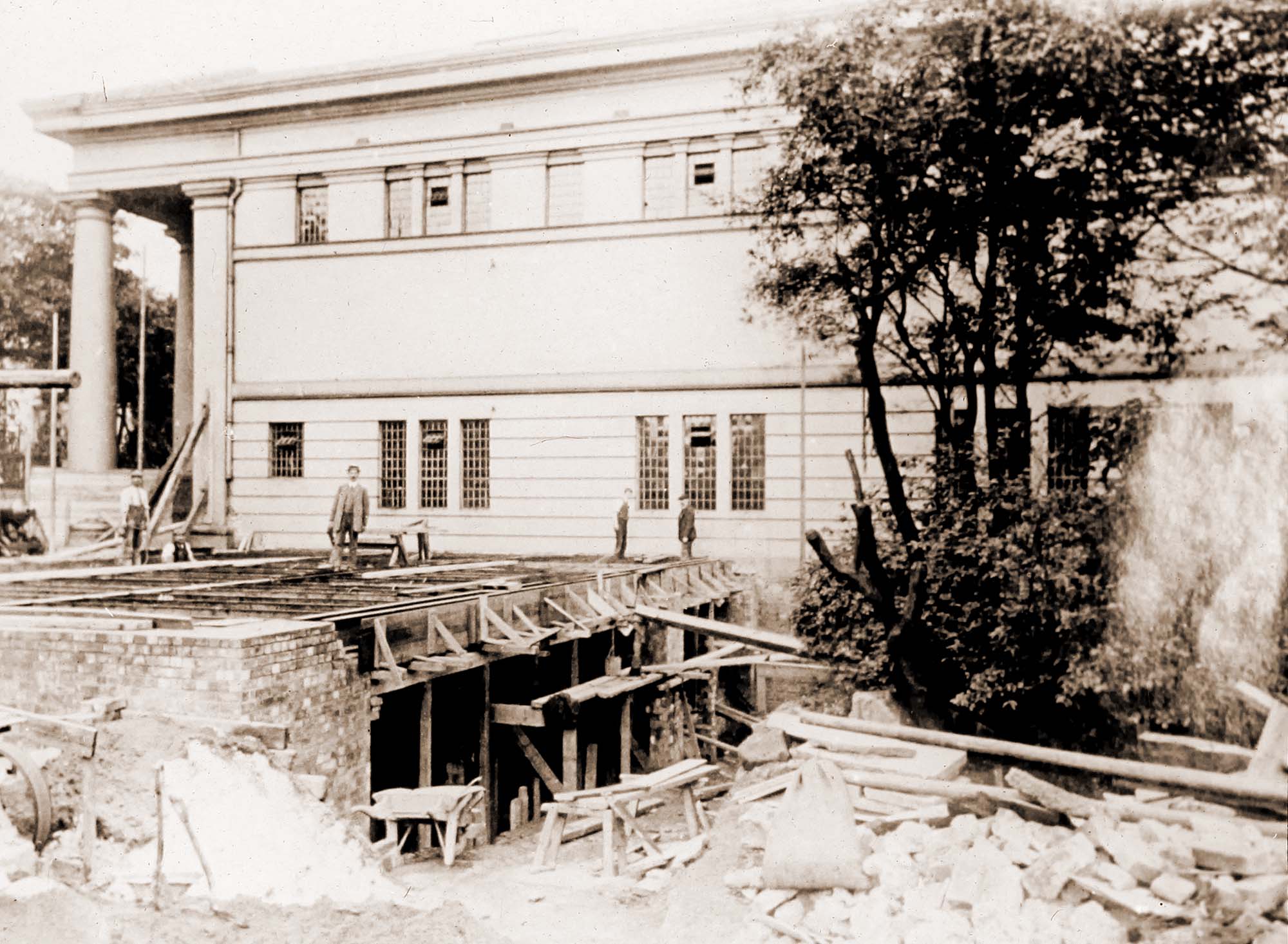 Construction of the west wing, 1912: Courtesy of the Record Office for Leicestershire, Leicester & Rutland