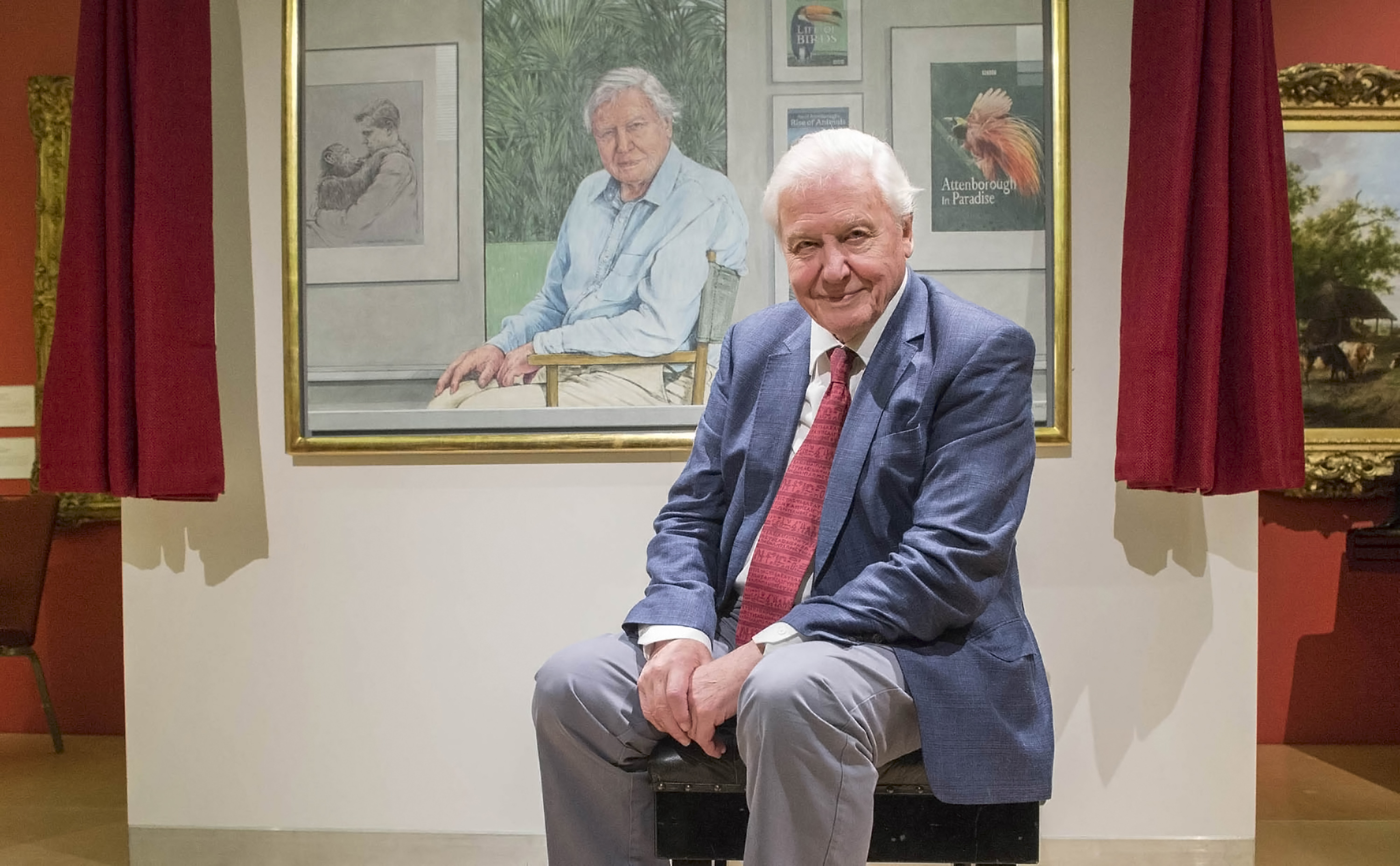 Sir David with his portrait at Leicester Museum & Art Gallery