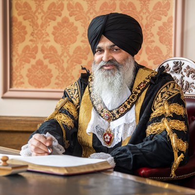 Leicester’s new Lord Mayor pledges support for local food and health charities