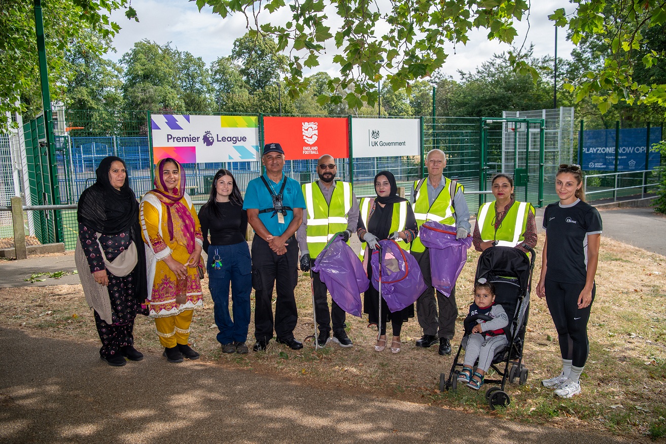 People joining a community litter pick on Spinney Hill Park