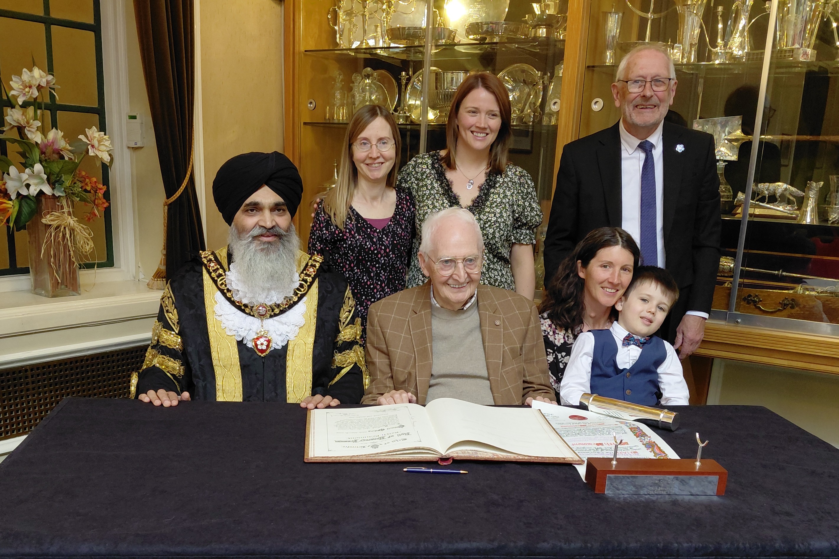 Keith Beaumont, centre, with the Lord Mayor (left) and the City Mayor (right) and members of his family